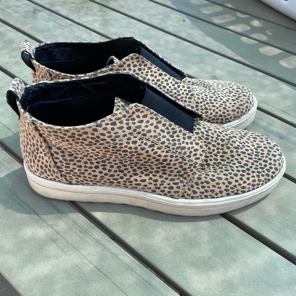 Universal Thread ankle tennies